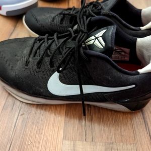 NIKE Kobe AD Kids size 7